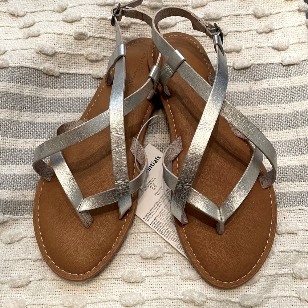 Amazon Essentials Women's Casual Strappy Sandal Silver metallic NWT Size 8